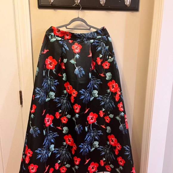 High waisted floral skirt. LYNNE EUROPEAN SIZE 42. - Picture 2 of 3